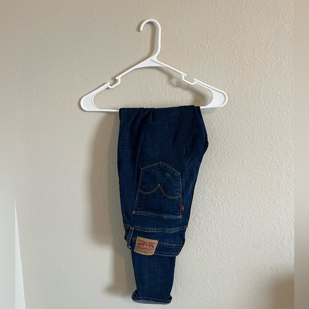 Women’s Levi’s skinny jeans
